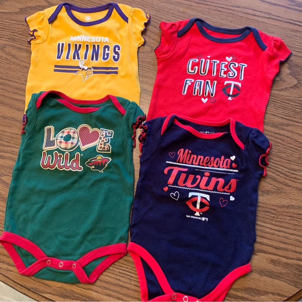 Minnesota Vikings baby onesie bundle buy! Set